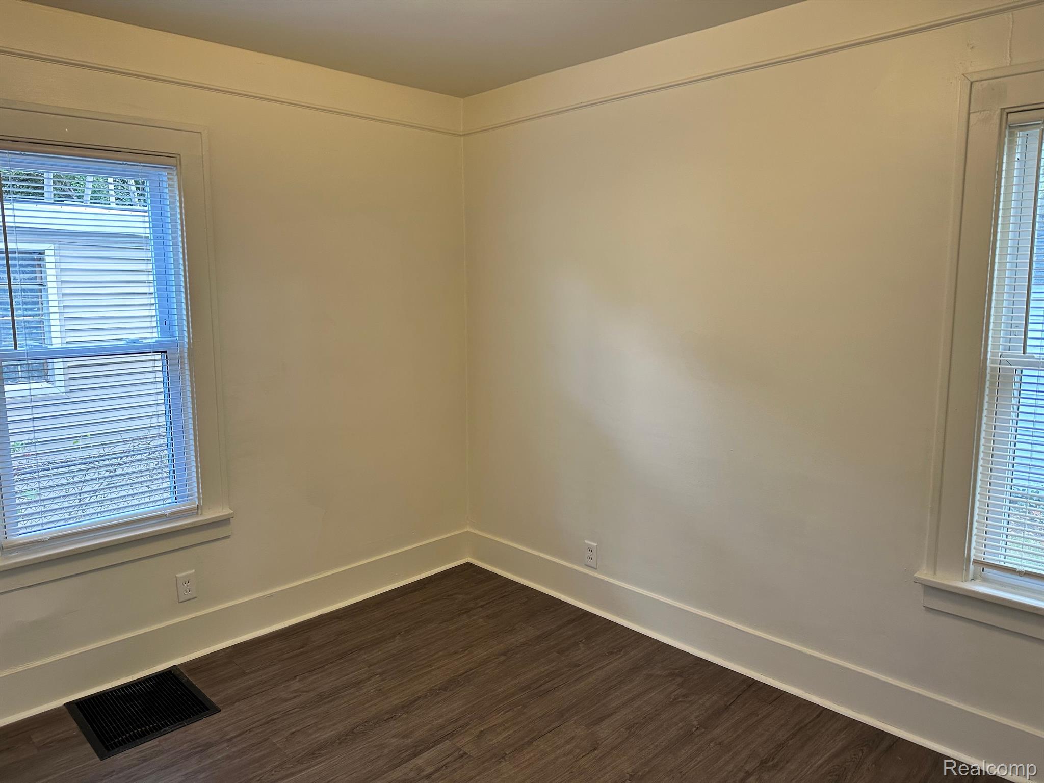 848 Perry Street Flint, MI 48504 - Photo 22 of 47 Gallery Image 22