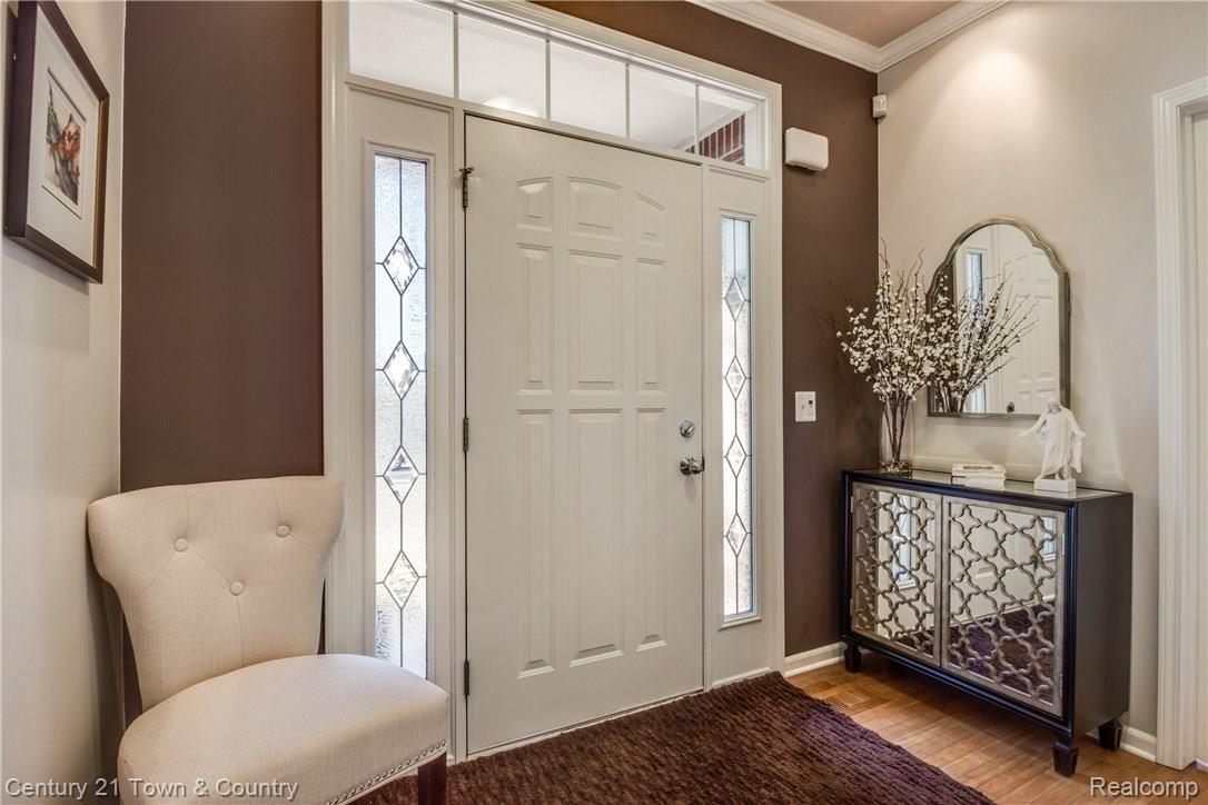 443 Mystic Valley Rochester, MI 48307 - Photo 3 of 56 interiors-4.jpg