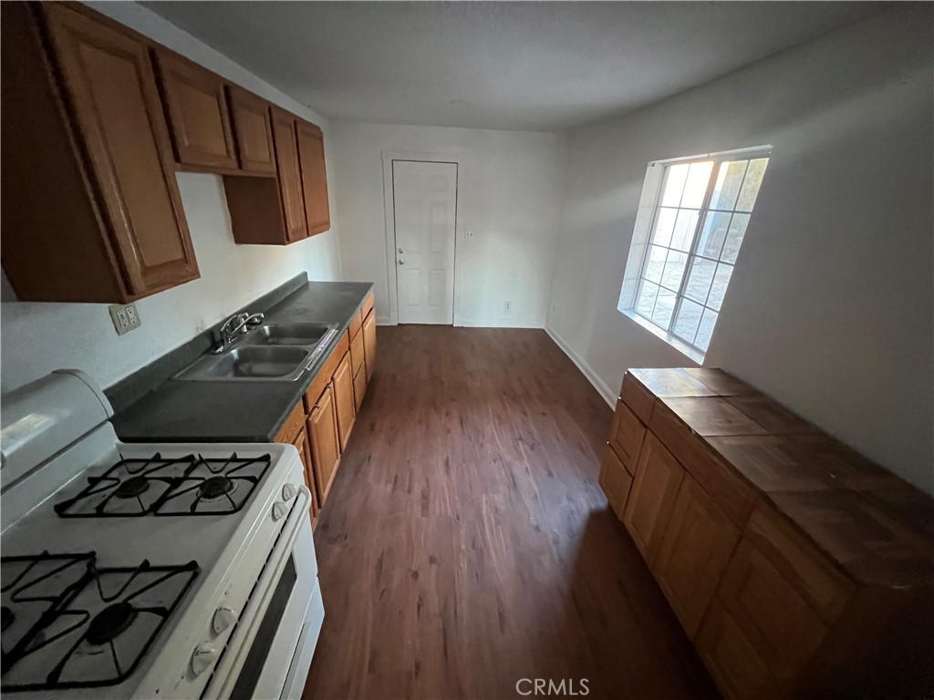 23828 Mt Vernon Place Menifee, CA 92587 - Photo 5 of 10 a kitchen with wooden floors and a stove