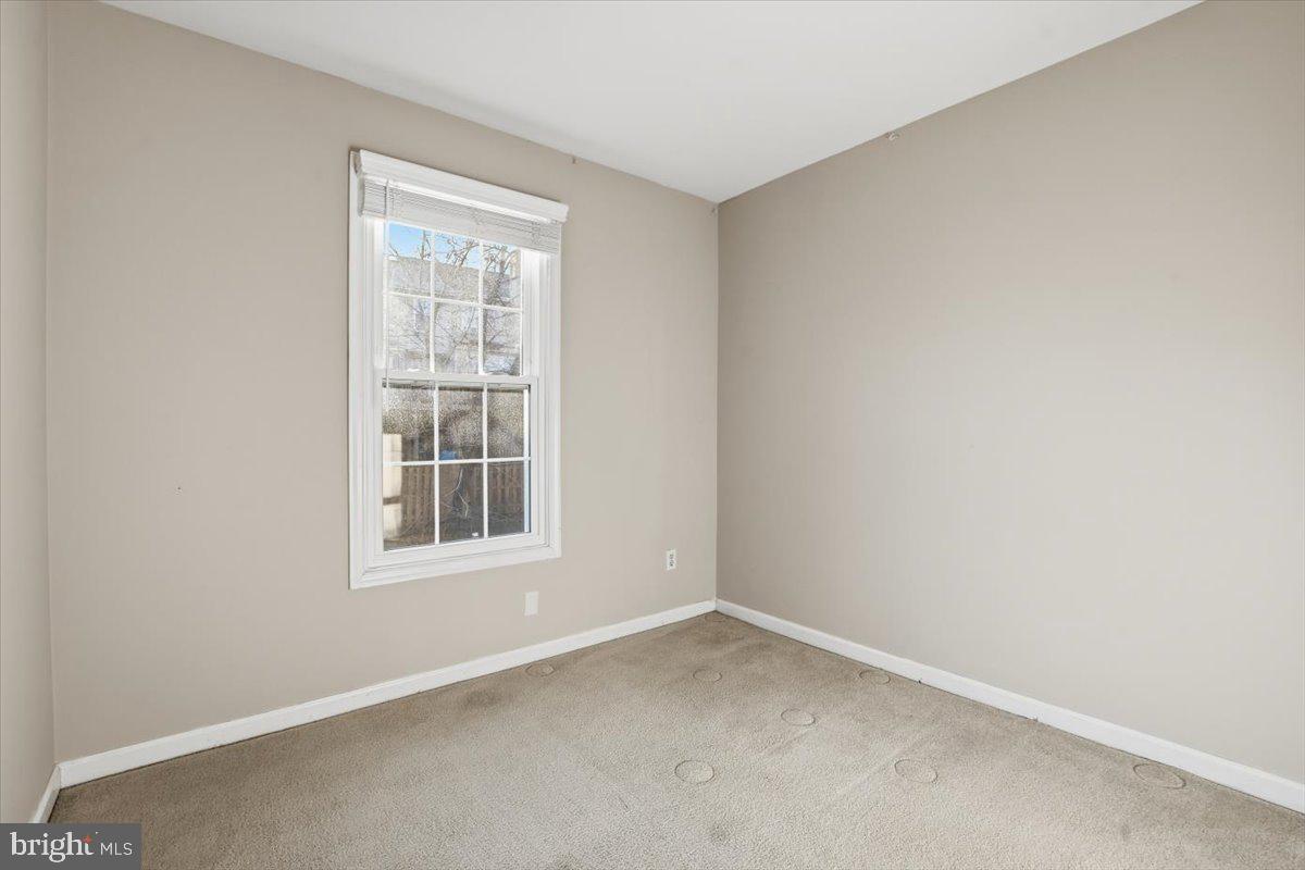 10700 Winfield Loop Manassas, VA 20109 - Photo 21 of 31 an empty room with a window