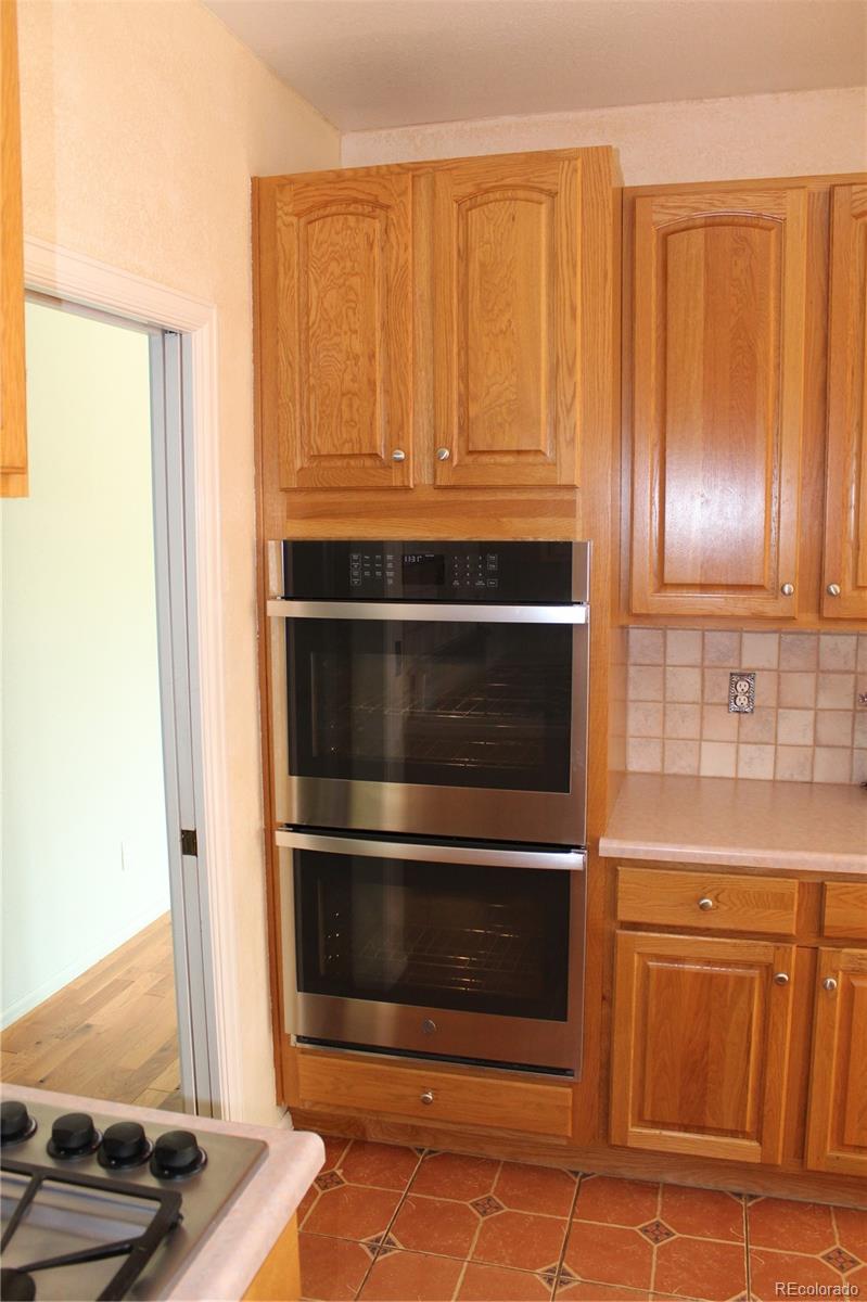 37622 Sable Ridge Road Elizabeth, CO 80107 - Photo 7 of 32 a kitchen with granite countertop stainless steel appliances and cabinets