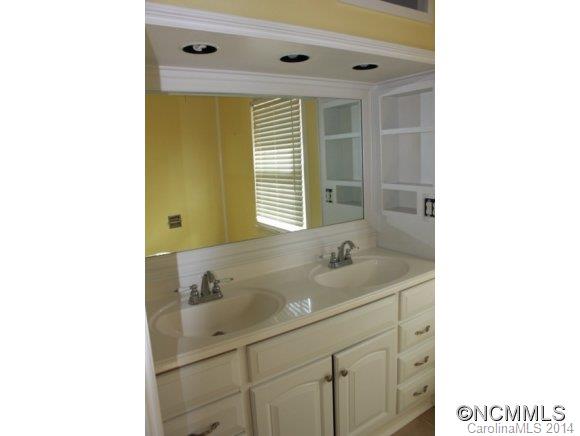 214 Burma Road West Marion, NC 28752 - Photo 4 of 13 Gallery Image 4