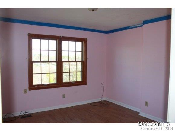 214 Burma Road West Marion, NC 28752 - Photo 7 of 13 Gallery Image 7