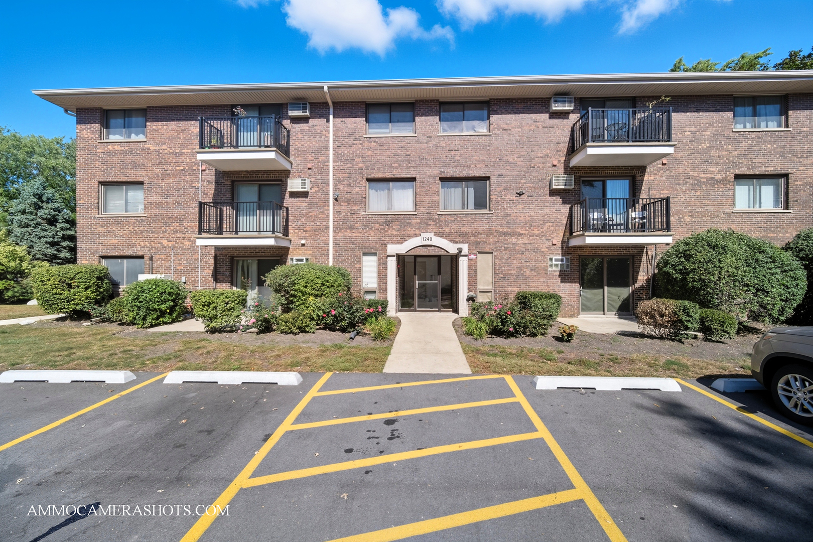 1240 South Lorraine Road, Unit 2D Wheaton, IL 60189 - Photo 2 of 19 a front view of a house with yard