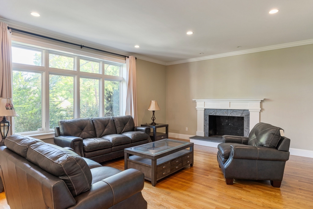 103 Levbert Road, Unit 103 Newton, MA 02459 - Photo 5 of 39