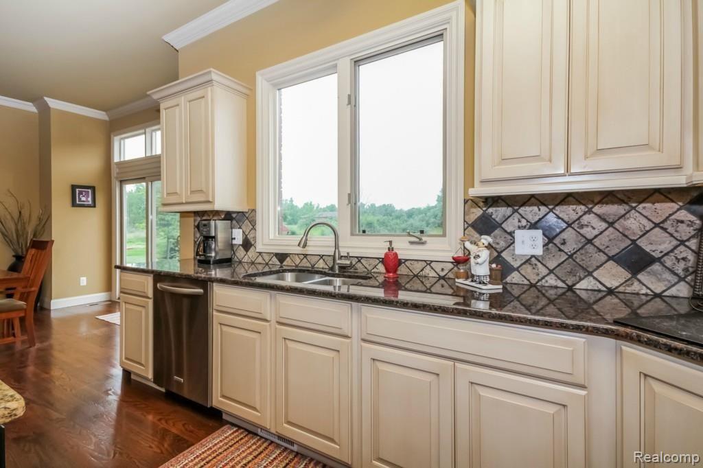 1581 Traceky Drive Rochester Hills, MI 48306 - Photo 18 of 67
