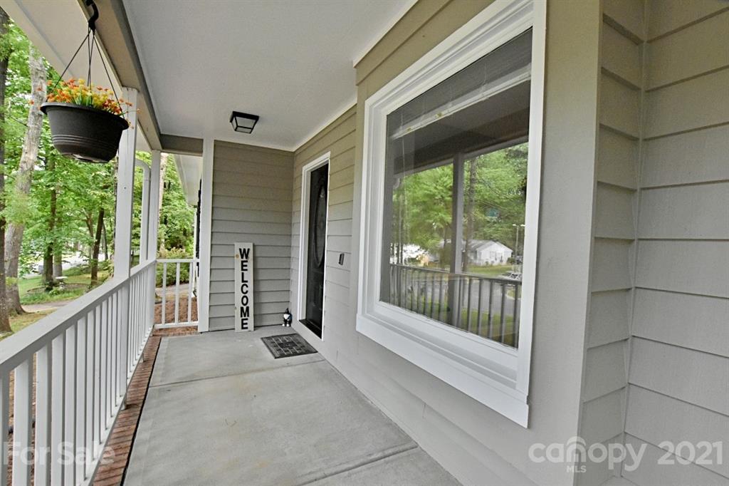 8108 Barncliff Road Charlotte, NC 28227 - Photo 3 of 25 a view of an entryway