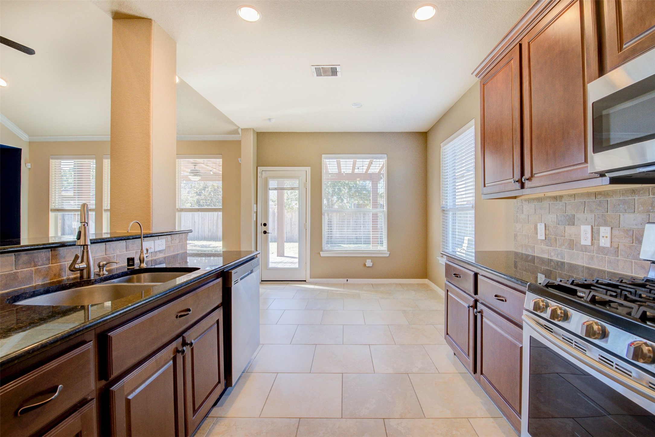 87 North Pinto Point Circle Spring, TX 77389 - Photo 19 of 38