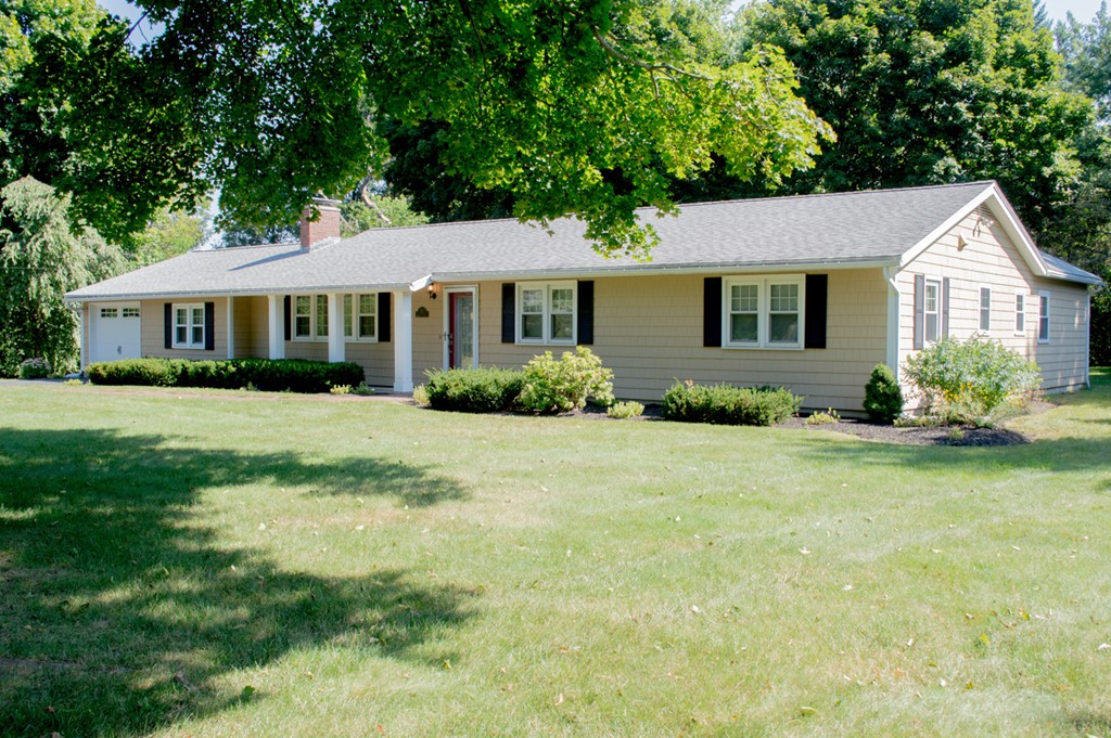 143 Lovejoy Road Andover, MA 01810 - Photo 1 of 27 Gallery Image 1