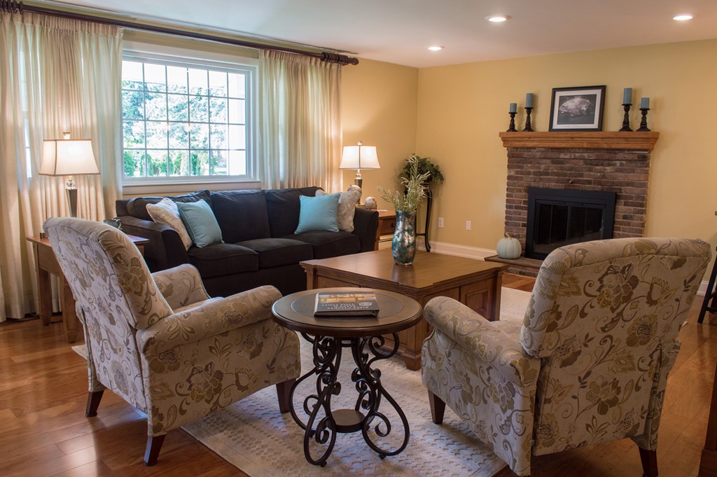 143 Lovejoy Road Andover, MA 01810 - Photo 2 of 27 Gallery Image 2