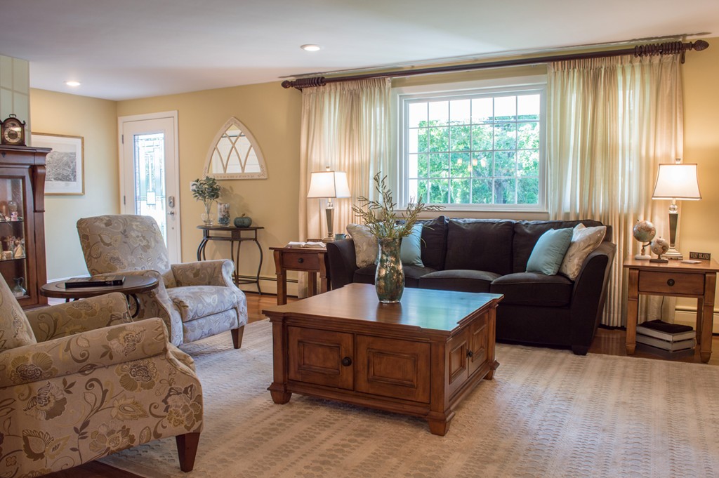 143 Lovejoy Road Andover, MA 01810 - Photo 3 of 27 Gallery Image 3