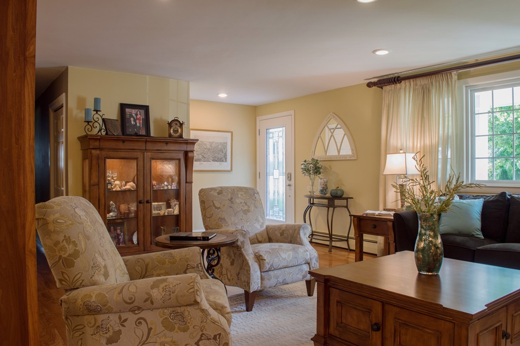 143 Lovejoy Road Andover, MA 01810 - Photo 4 of 27 Gallery Image 4