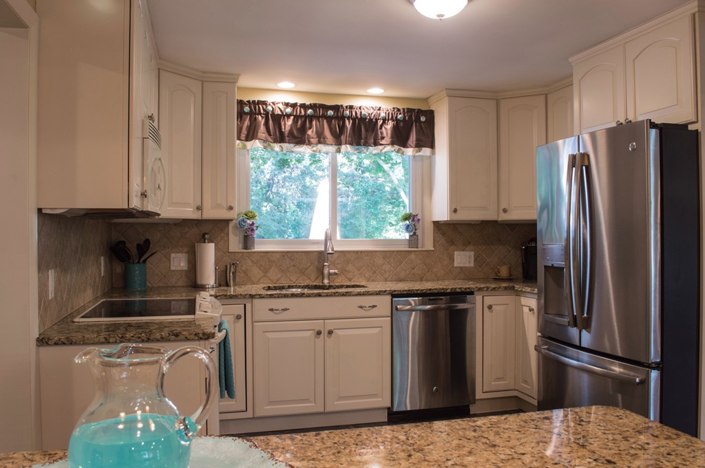 143 Lovejoy Road Andover, MA 01810 - Photo 8 of 27 Gallery Image 8