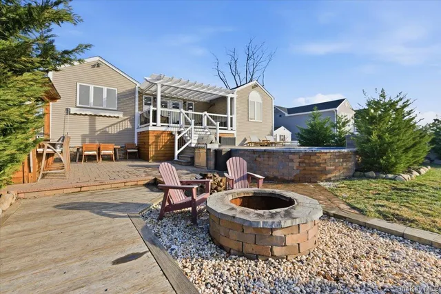 $1,095,000 | 41 Stillwater Avenue, Massapequa, NY 11758