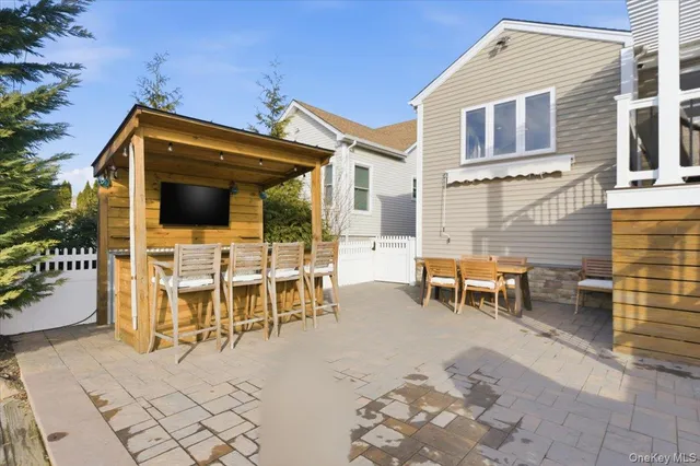 $1,095,000 | 41 Stillwater Avenue, Massapequa, NY 11758