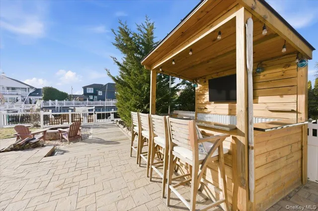 $1,095,000 | 41 Stillwater Avenue, Massapequa, NY 11758