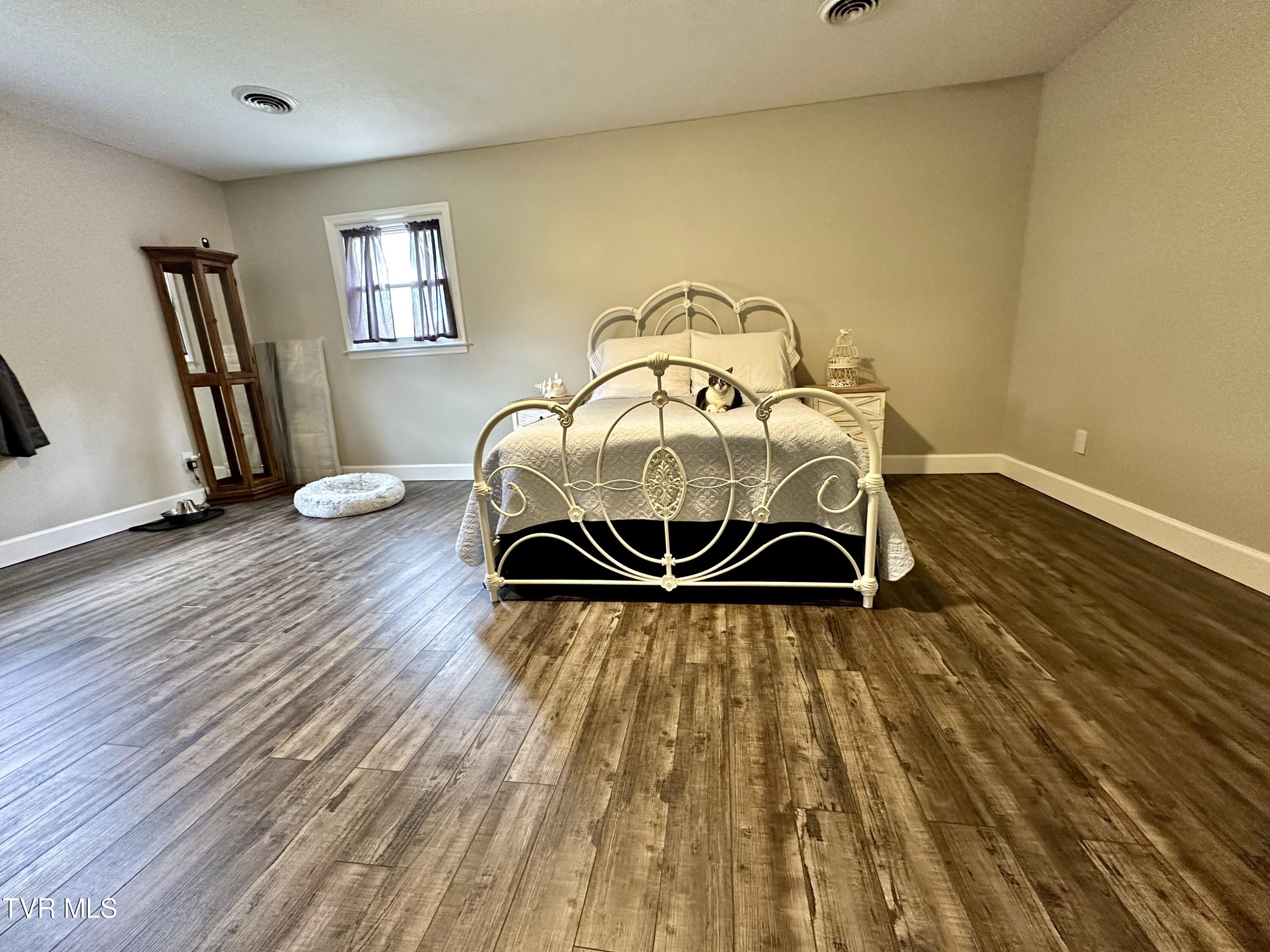 360 Emmett Road Bristol, TN 37620 - Photo 20 of 35 IMG_2729