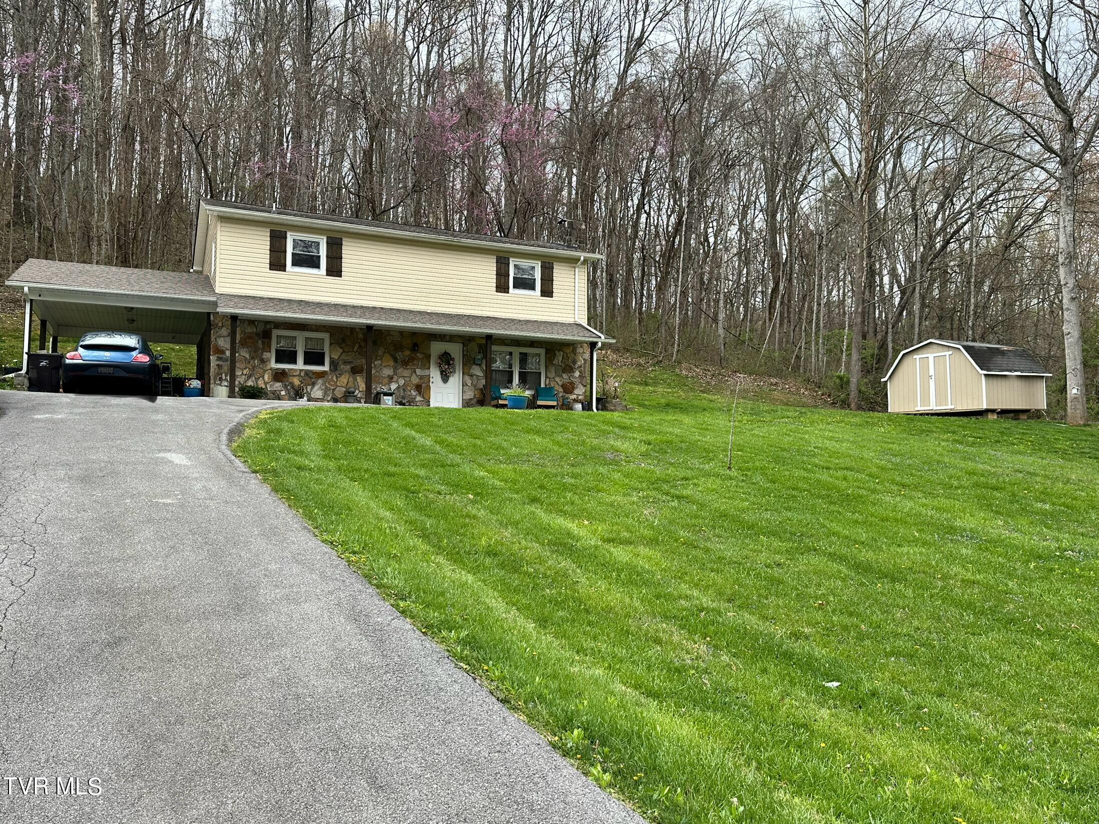 360 Emmett Road Bristol, TN 37620 - Photo 2 of 35 IMG_2770