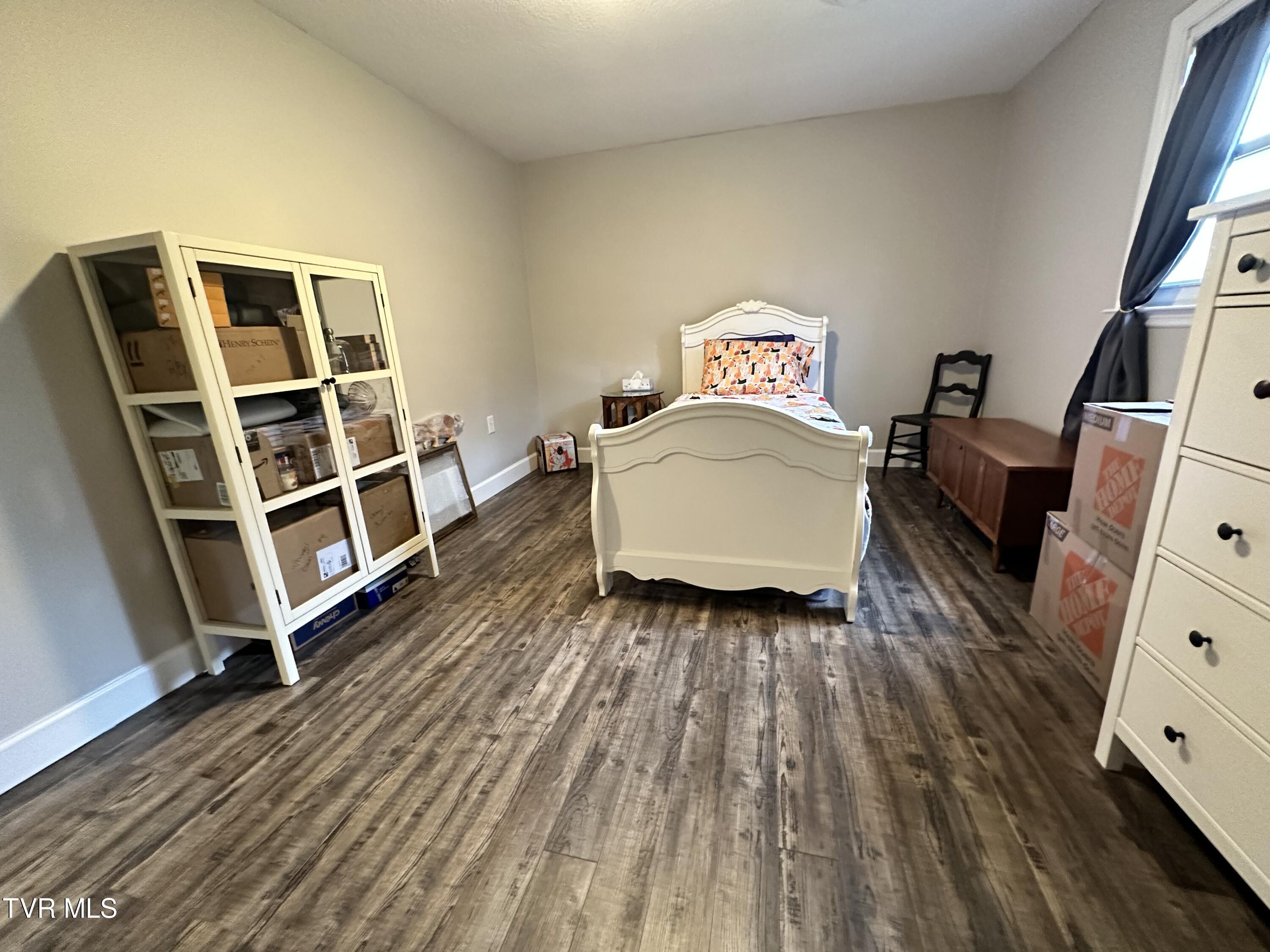 360 Emmett Road Bristol, TN 37620 - Photo 26 of 35 IMG_2744