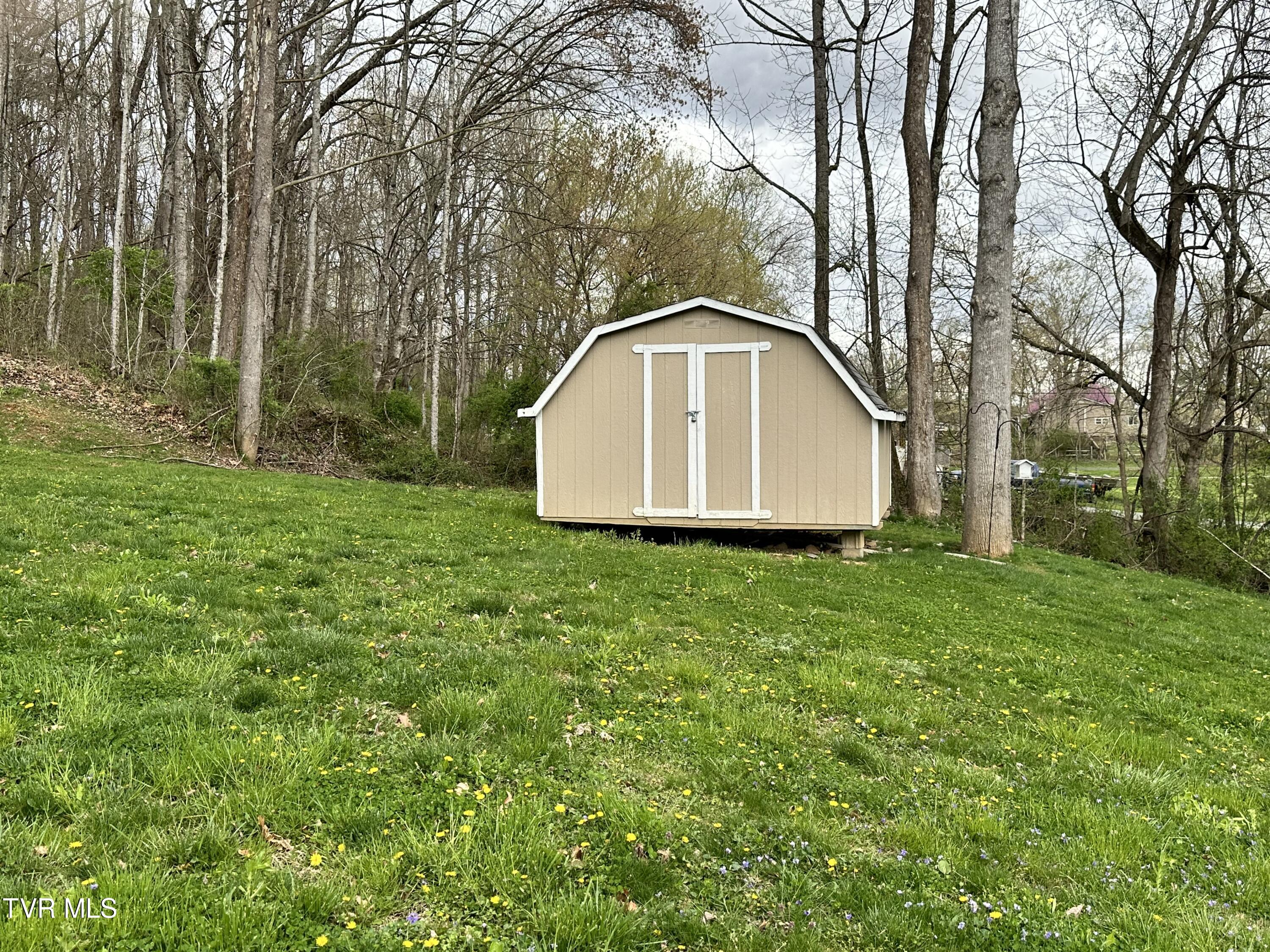 360 Emmett Road Bristol, TN 37620 - Photo 29 of 35 IMG_2749