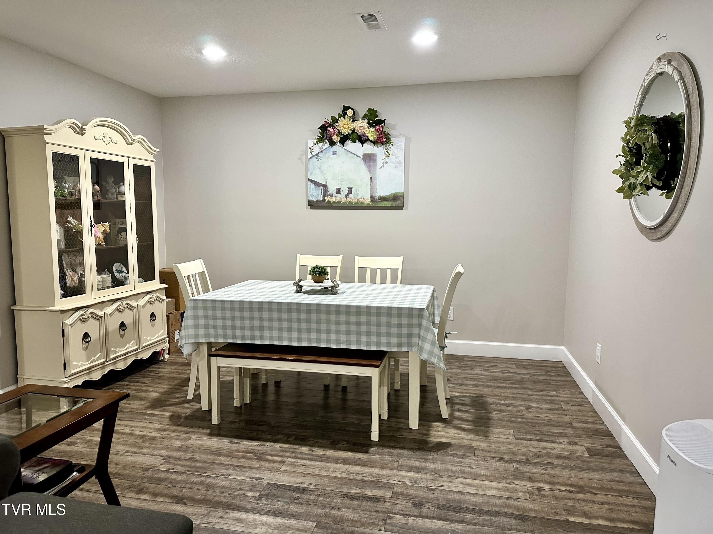 360 Emmett Road Bristol, TN 37620 - Photo 6 of 35 IMG_2692