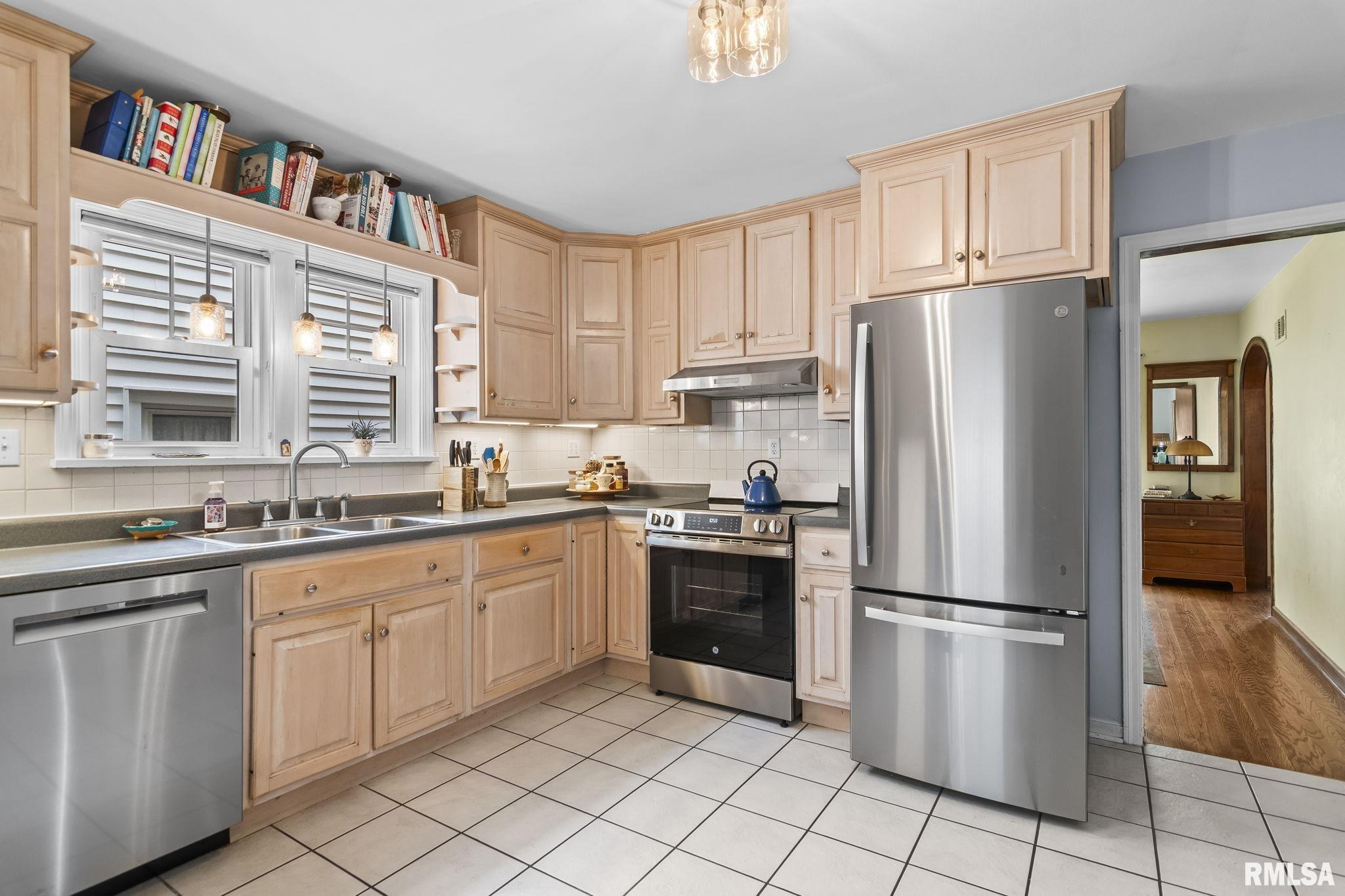 1421 South Douglas Avenue Springfield, IL 62704 - Photo 4 of 39