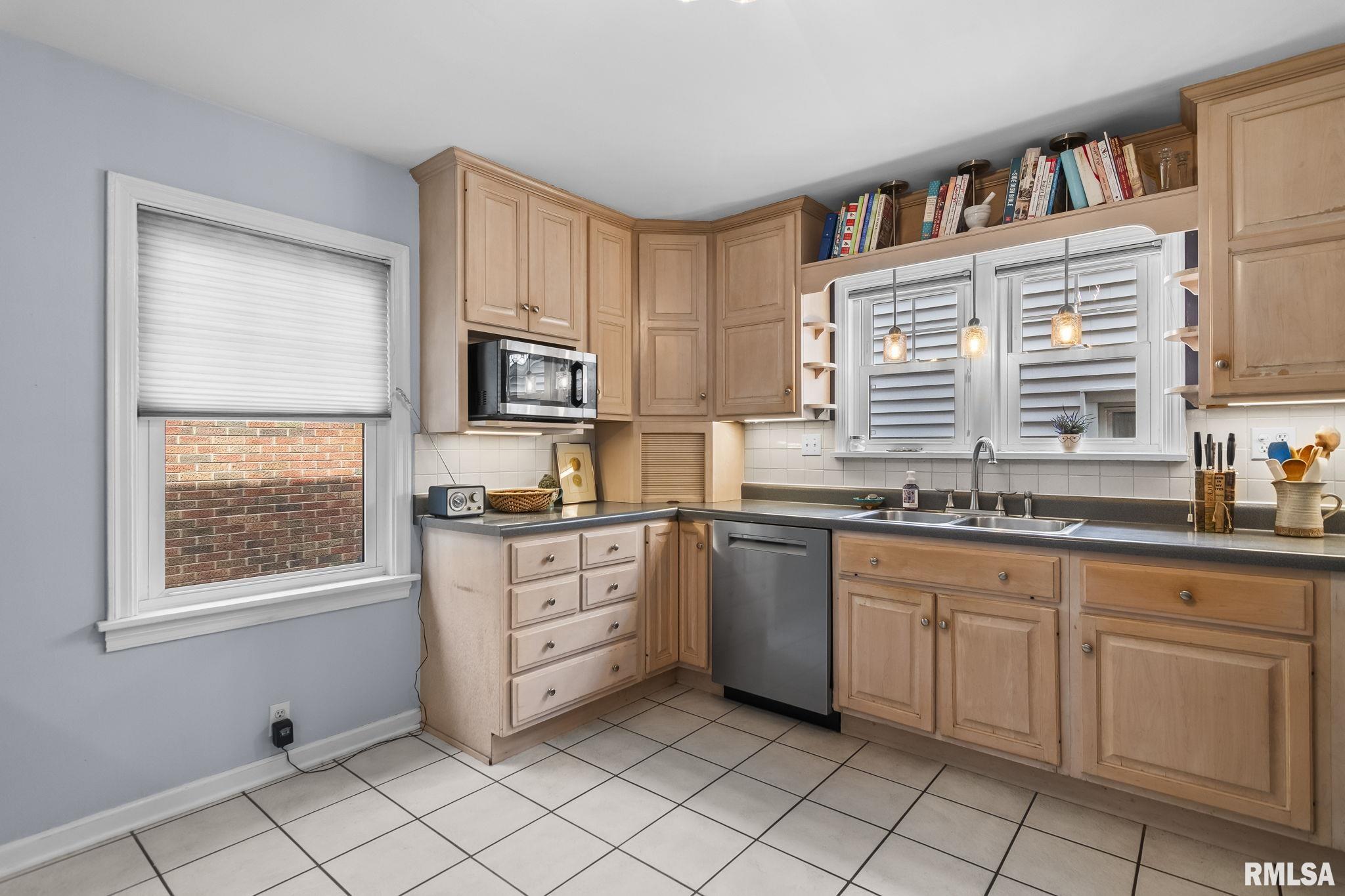 1421 South Douglas Avenue Springfield, IL 62704 - Photo 7 of 39