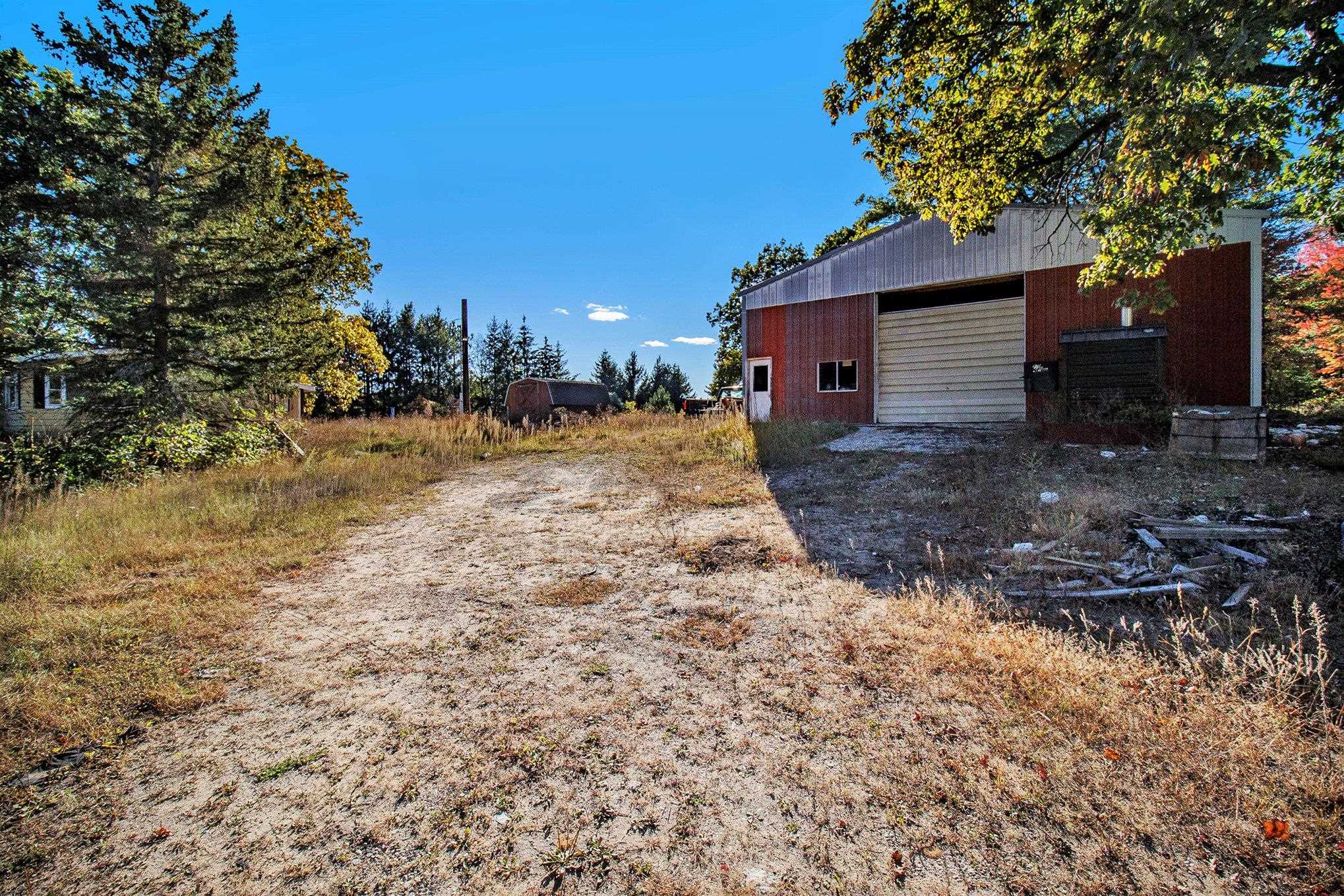 2610 South 41 Road Cadillac, MI 49601 - Photo 3 of 19