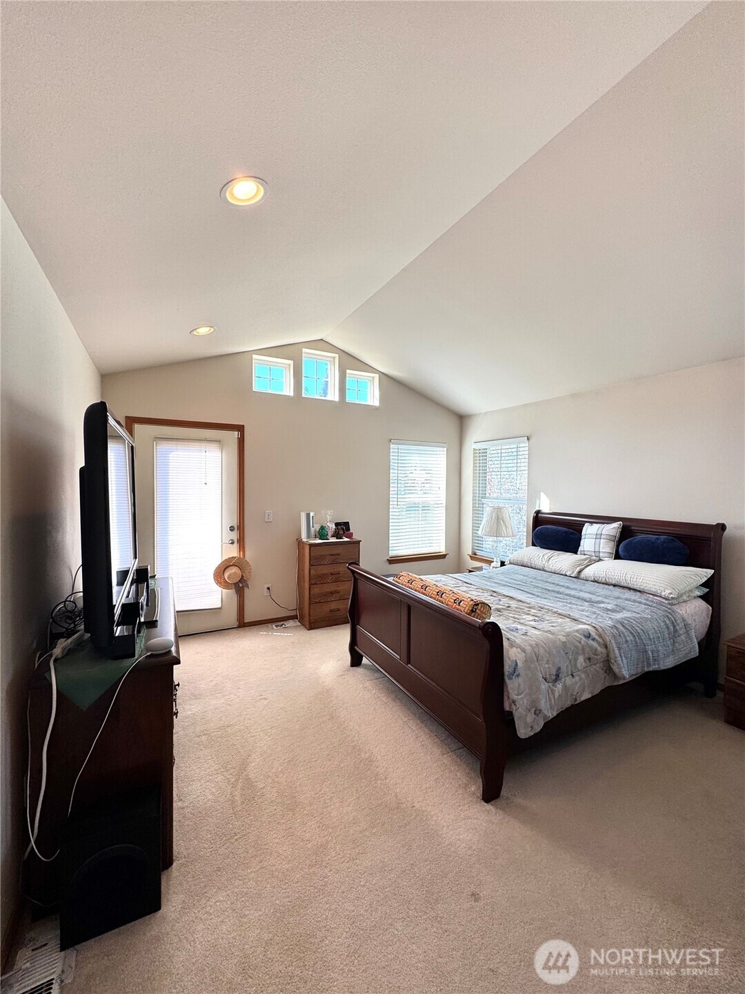1612 Holbrook Avenue Everett, WA 98203 - Photo 14 of 23 a spacious bedroom with a bed and furniture