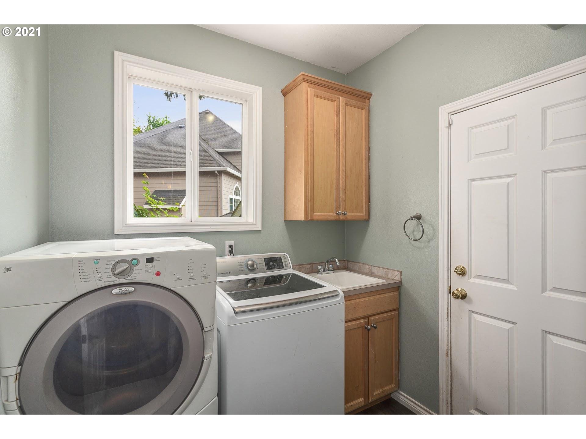 19520 Southwest Ruth Court Beaverton, OR 97007 - Photo 18 of 31 Laundry