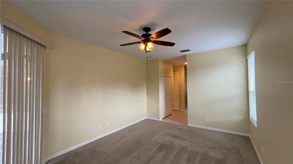 10812 Bullrush Terrace Lakewood Ranch, FL 34202 - Photo 16 of 44 a view of a livingroom with a ceiling fan