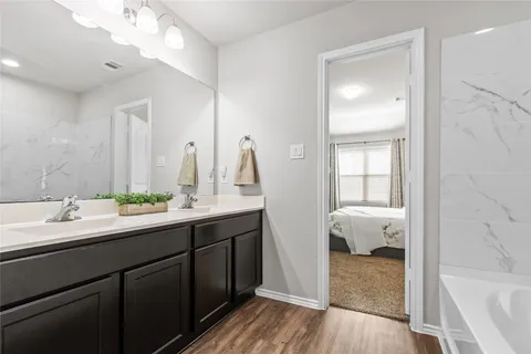 a en suite bathroom with a double vanity sink and mirror