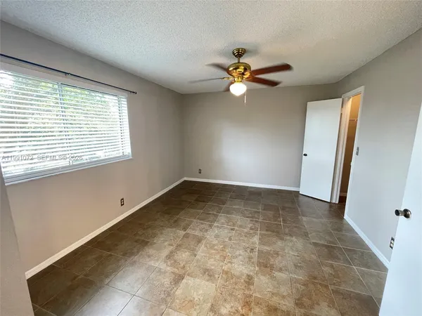 a view of empty room with window
