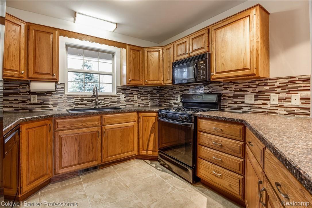 5353 Swaffer Road Millington, MI 48746 - Photo 4 of 29 Interiors (13 of 33).jpg