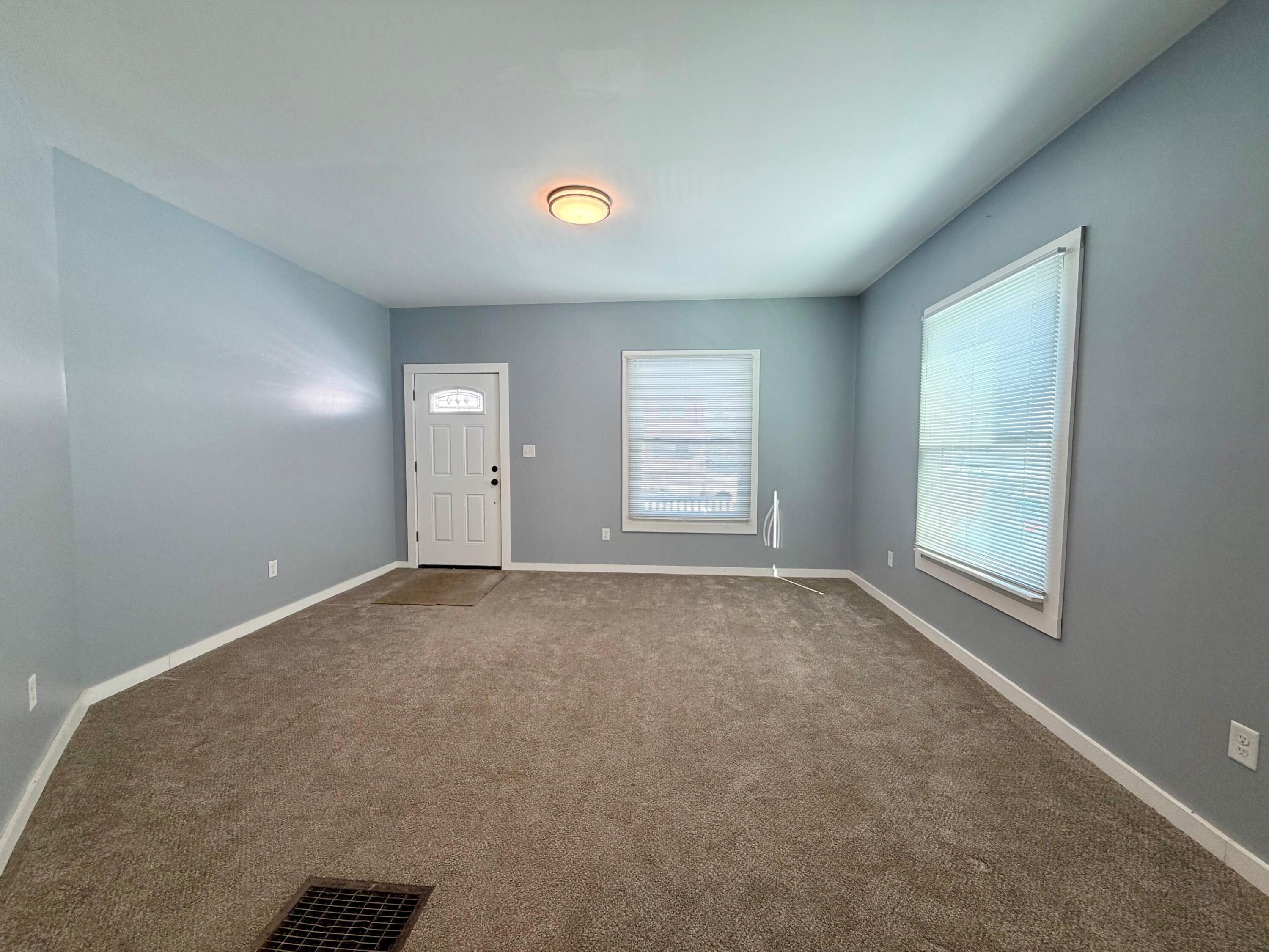 469 East Cecil Street Springfield, OH 45503 - Photo 9 of 21