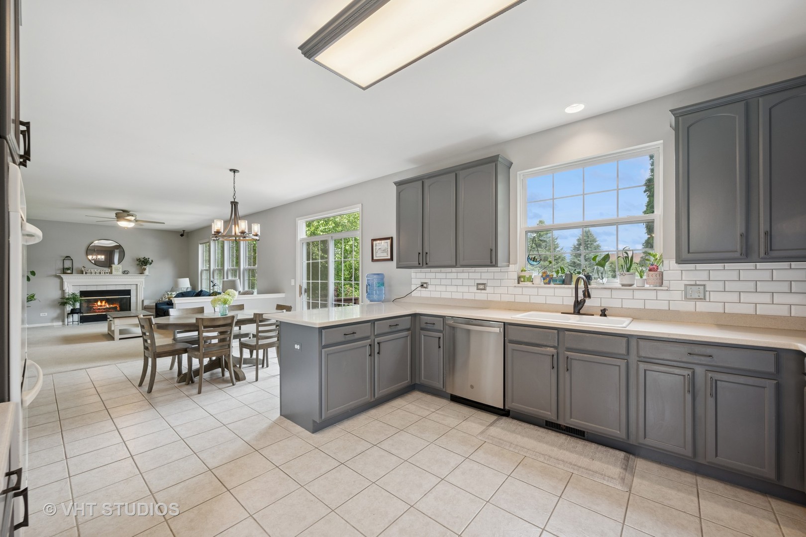 390 Sterling Circle Cary, IL 60013 - Photo 7 of 55