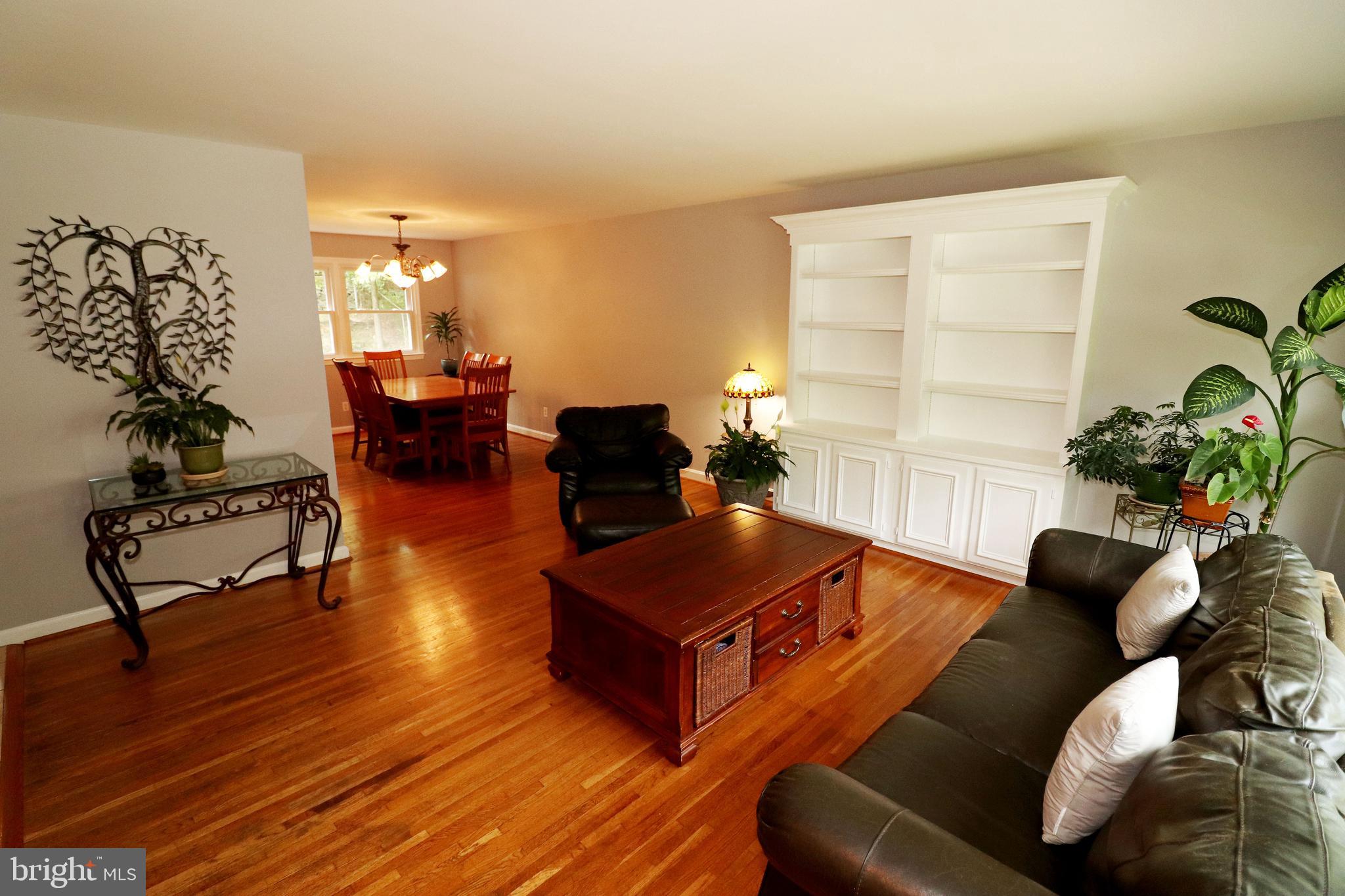 614 Kenbrook Drive Silver Spring, MD 20902 - Photo 4 of 35 Living Room