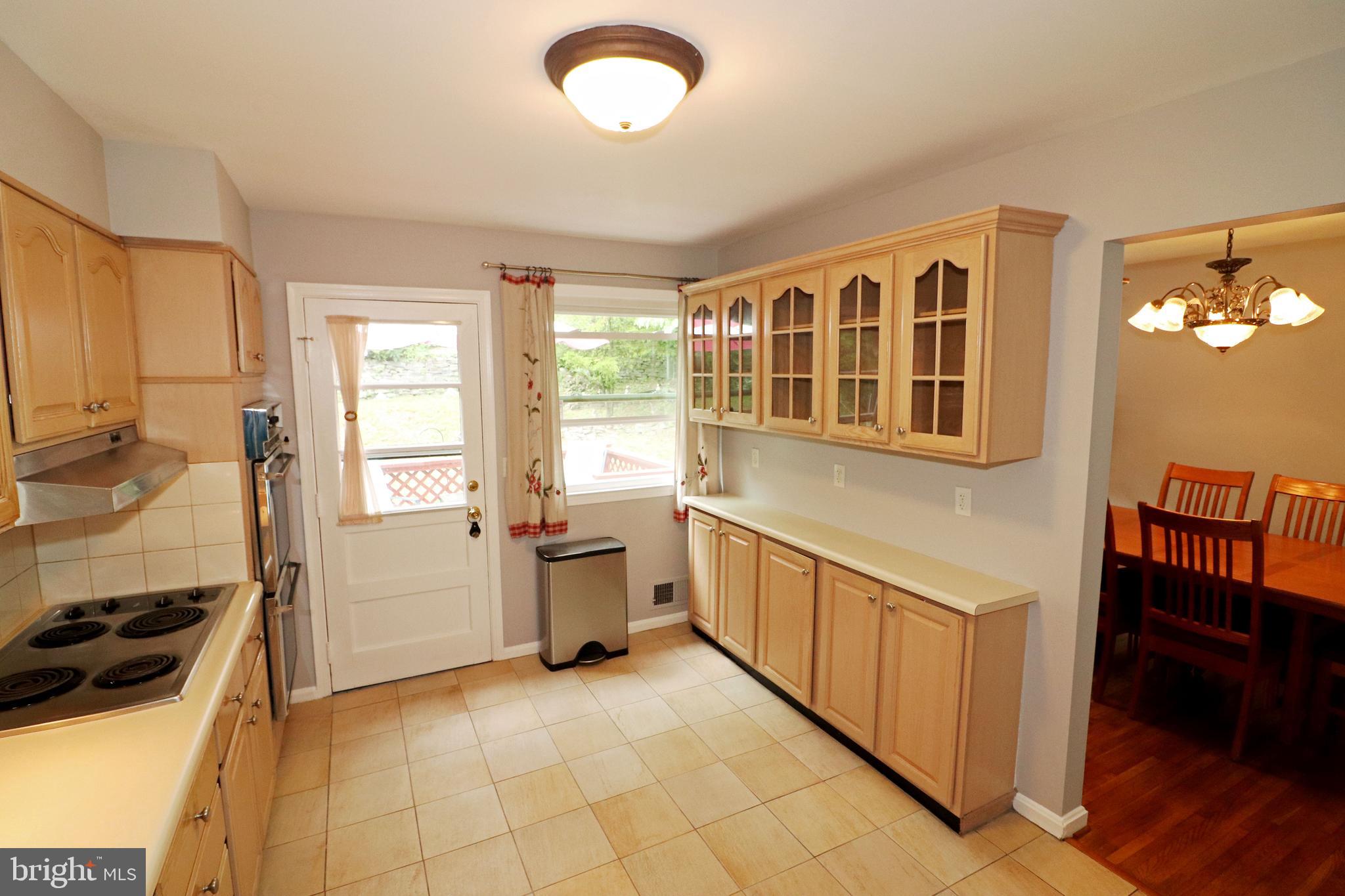 614 Kenbrook Drive Silver Spring, MD 20902 - Photo 7 of 35 Kitchen