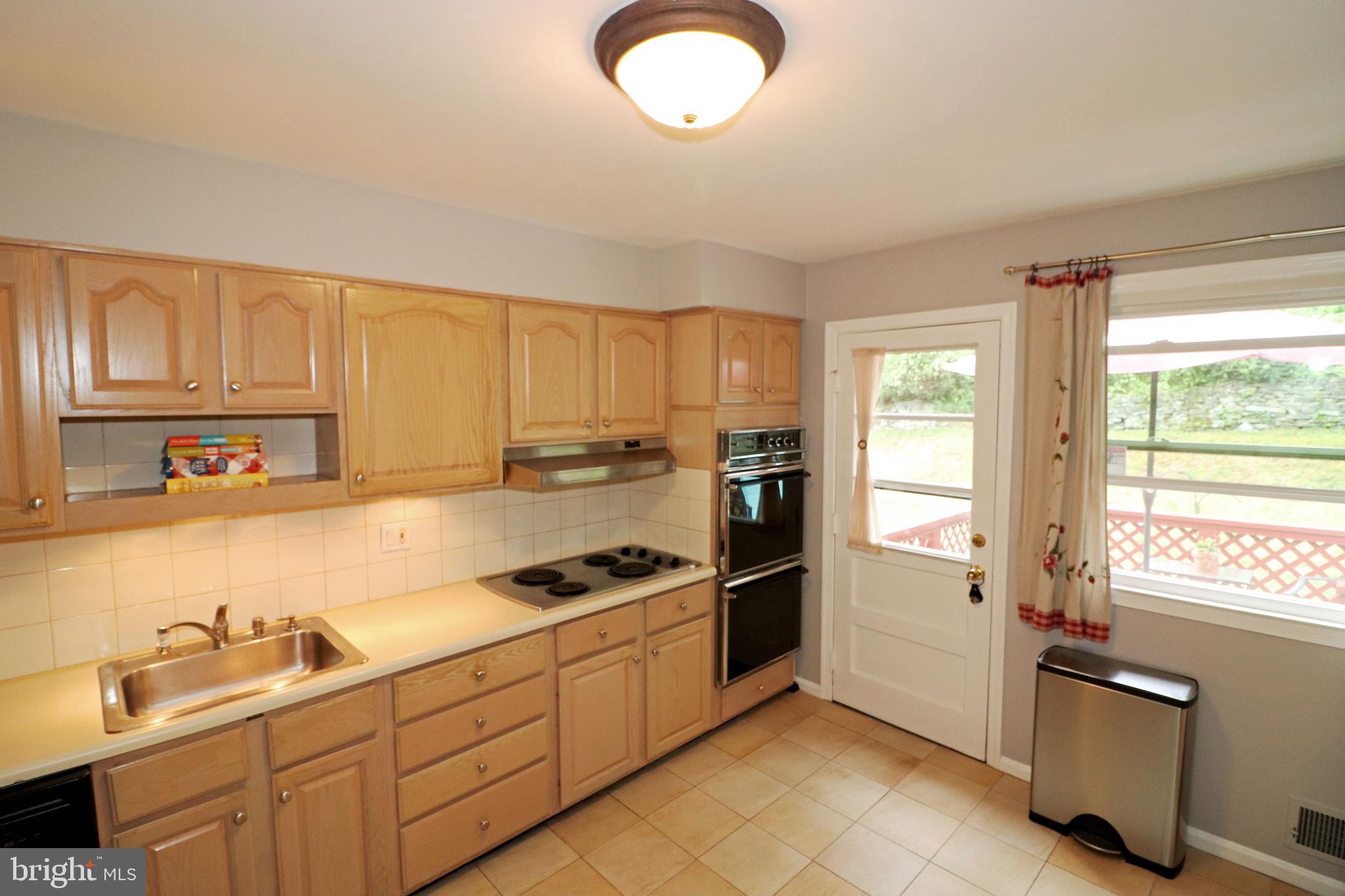 614 Kenbrook Drive Silver Spring, MD 20902 - Photo 8 of 35 Kitchen