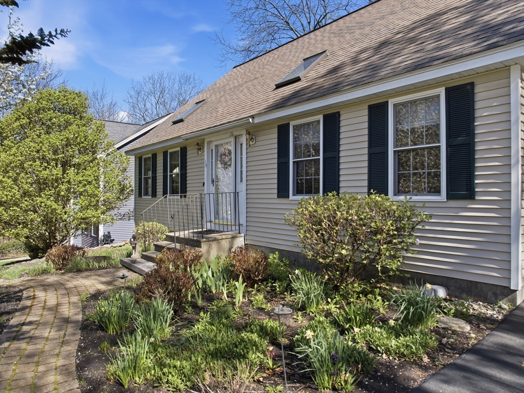 19 Brendan Road Clinton, MA 01510 - Photo 5 of 25