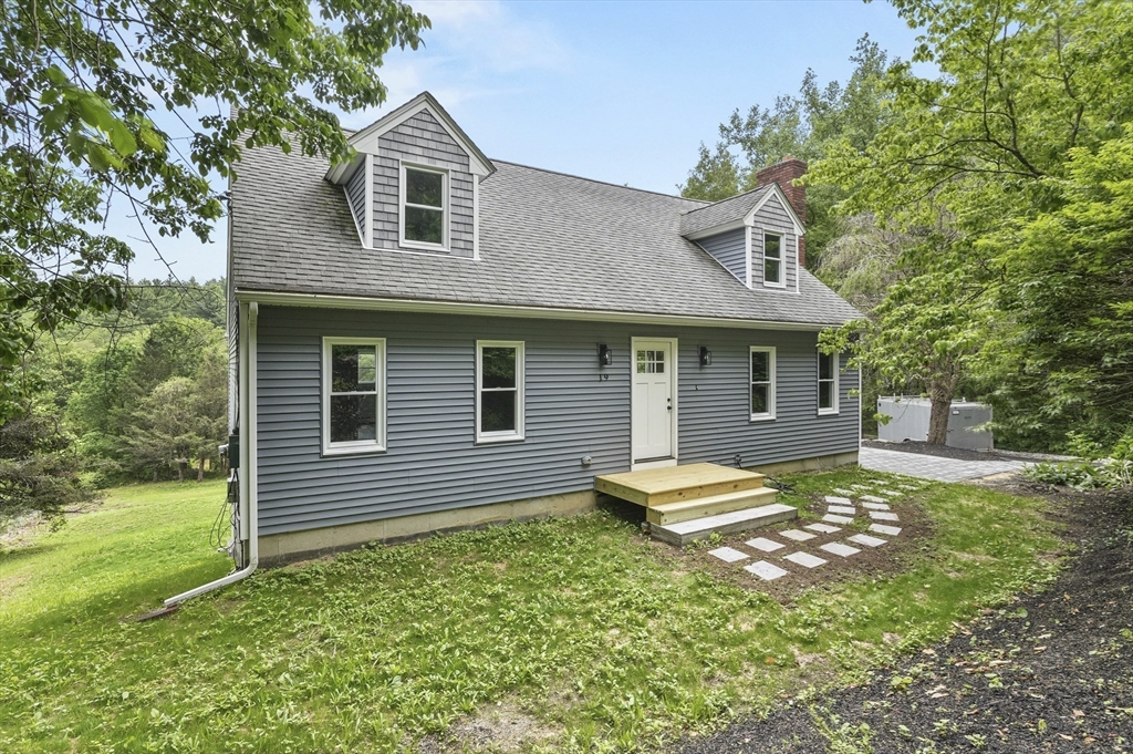19 King Road Charlton, MA 01507 - Photo 2 of 35