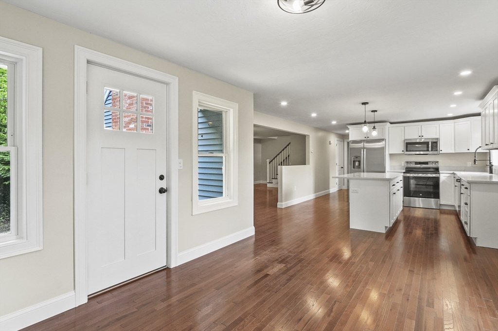 19 King Road Charlton, MA 01507 - Photo 5 of 35