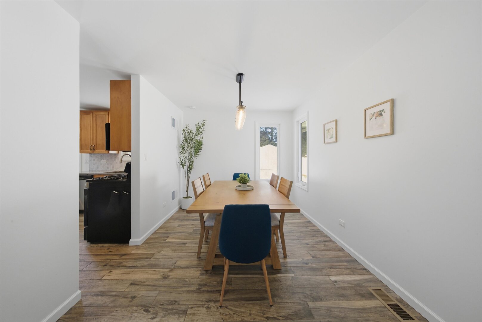 24350 Marble Road Channahon, IL 60410 - Photo 6 of 28 a living room with furniture and wooden floor
