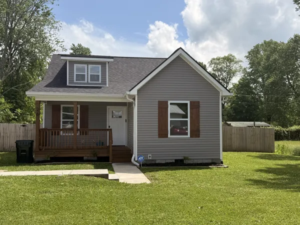 $2,200 | 329 Simpson Street, Lawrenceburg, TN 38464