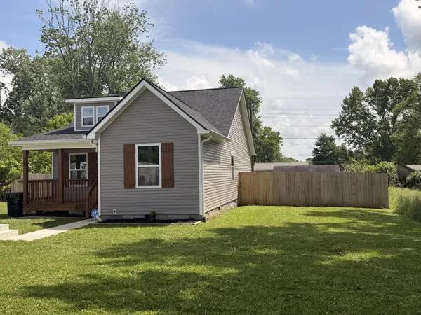 $2,200 | 329 Simpson Street, Lawrenceburg, TN 38464