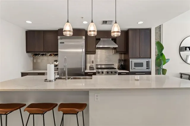 $409,990 | 1120 East Kennedy Boulevard, Unit 413, Tampa, FL 33602