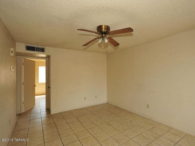 1043 East Halcyon Road, Unit 16 Tucson, AZ 85719 - Photo 4 of 21