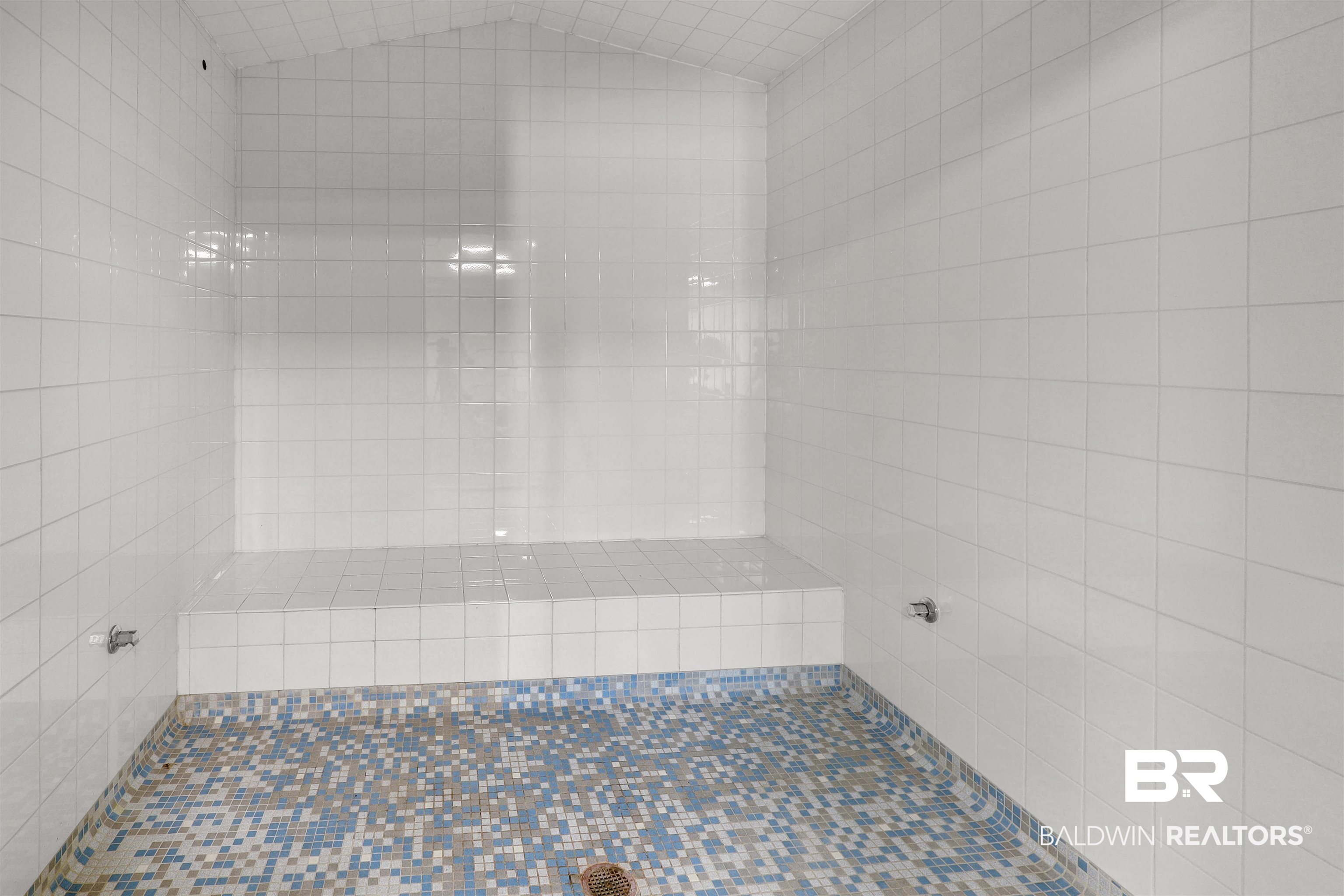 27800 Canal Road, Unit 120 Orange Beach, AL 36561 - Photo 38 of 68 Bathroom featuring a shower and vaulted ceiling