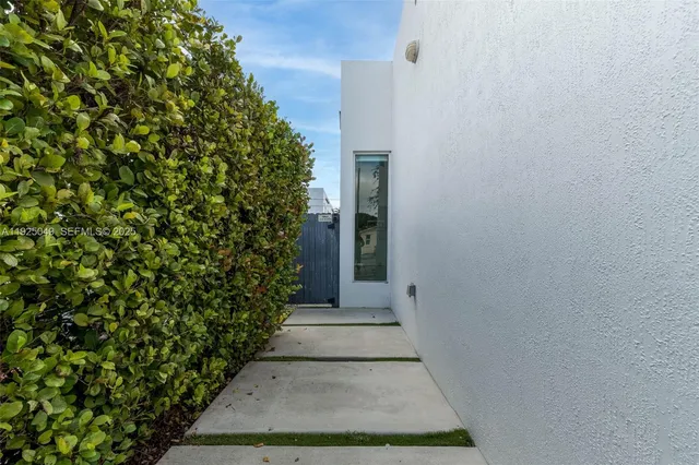 $4,000 | 3660 Southwest 24th Terrace, Unit 3660, Miami, FL 33145