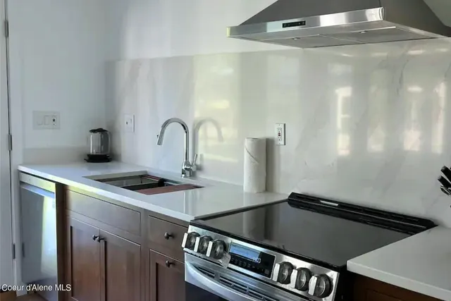 $815,000 | 6955 Apple Alley, Bonners Ferry, ID 83805